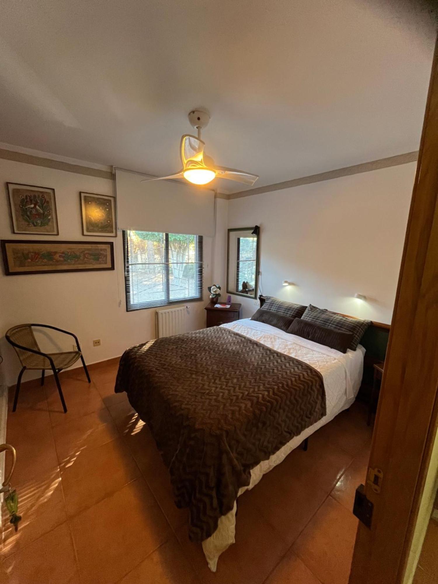 Tweepersoonskamer met Gedeelde Badkamer